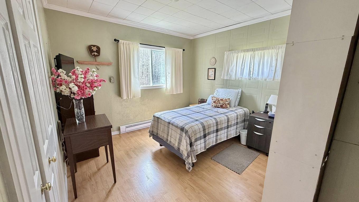 1637 Highway 595, Neebing, ON - Indoor Photo Showing Bedroom