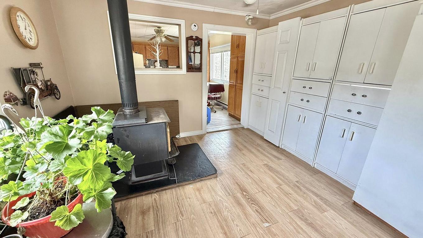 1637 Highway 595, Neebing, ON - Indoor Photo Showing Other Room