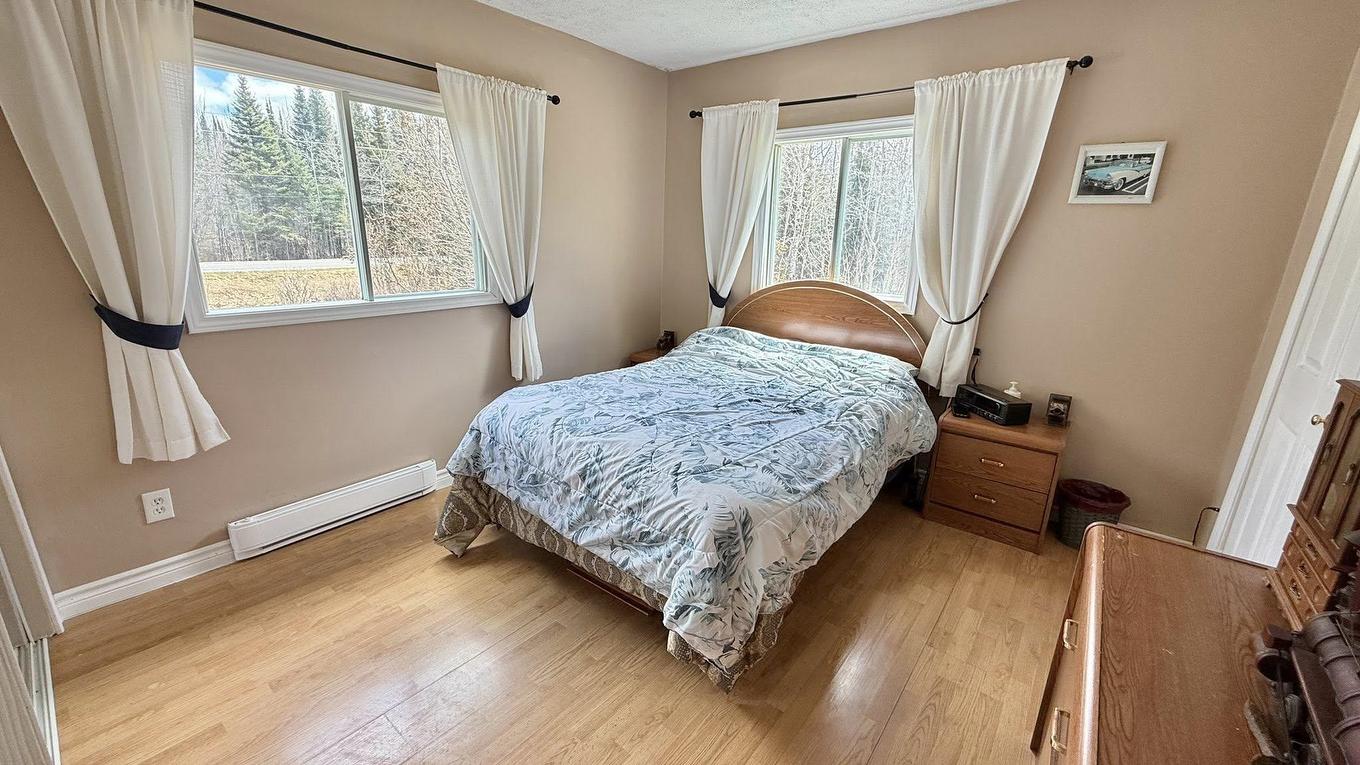 1637 Highway 595, Neebing, ON - Indoor Photo Showing Bedroom