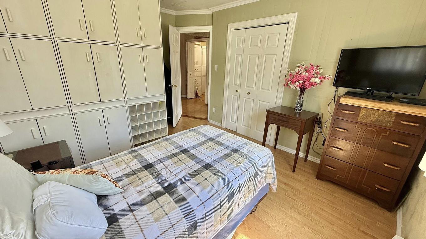 1637 Highway 595, Neebing, ON - Indoor Photo Showing Bedroom