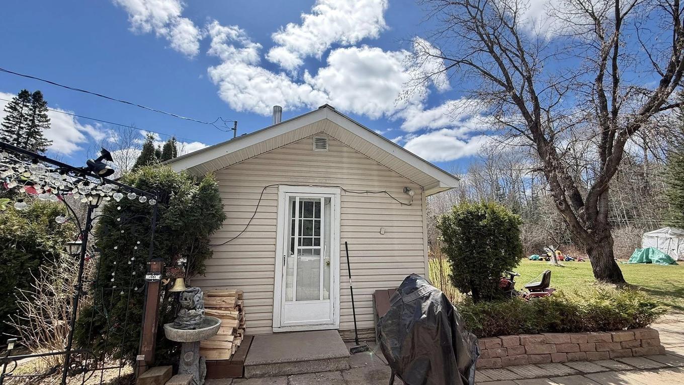 1637 Highway 595, Neebing, ON - Outdoor
