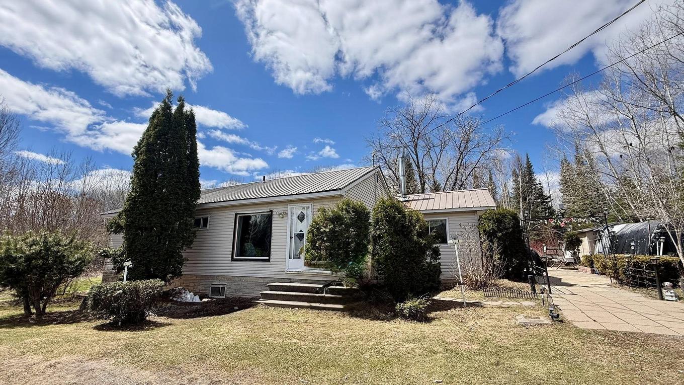 1637 Highway 595, Neebing, ON - Outdoor