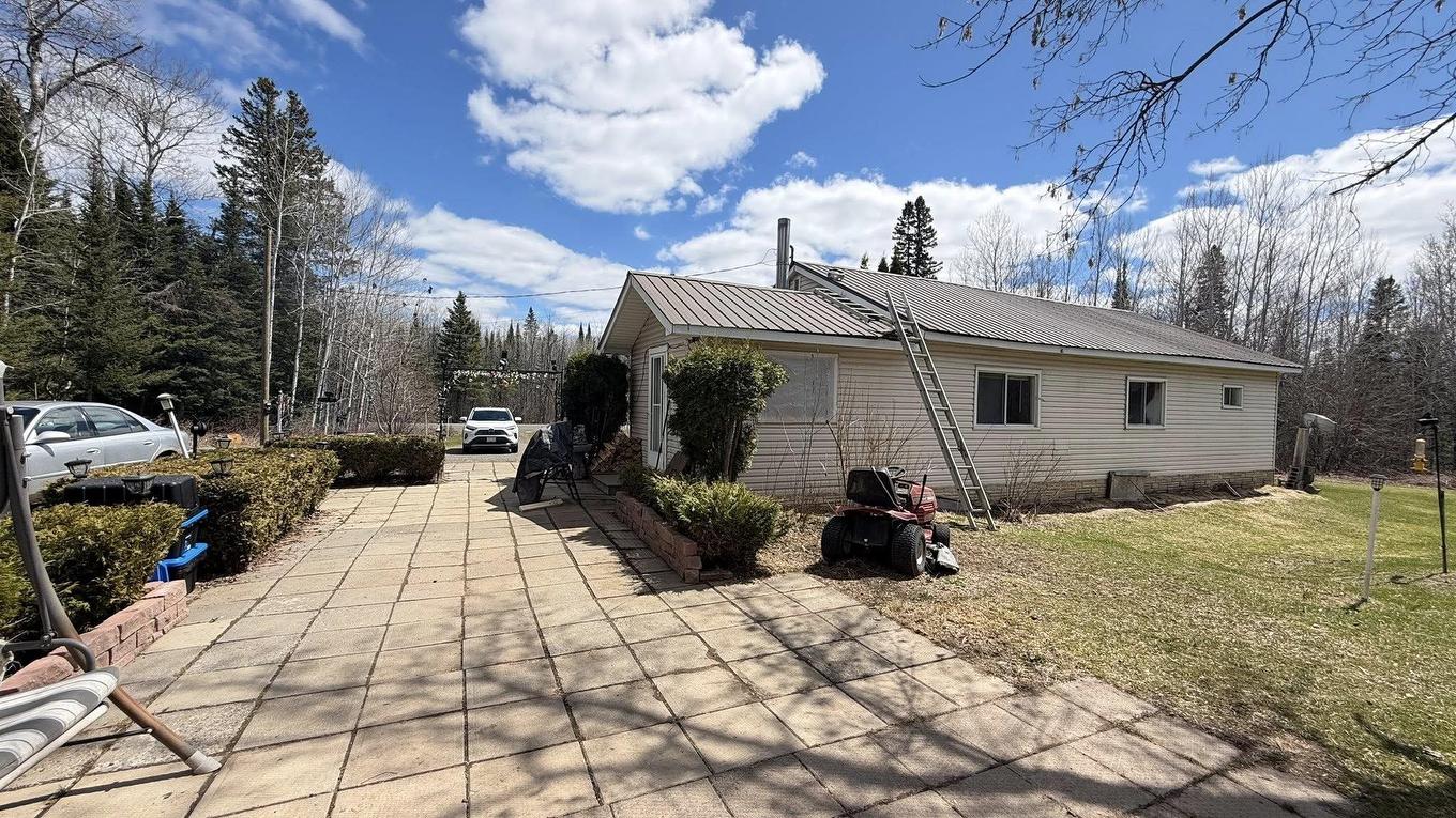 1637 Highway 595, Neebing, ON - Outdoor