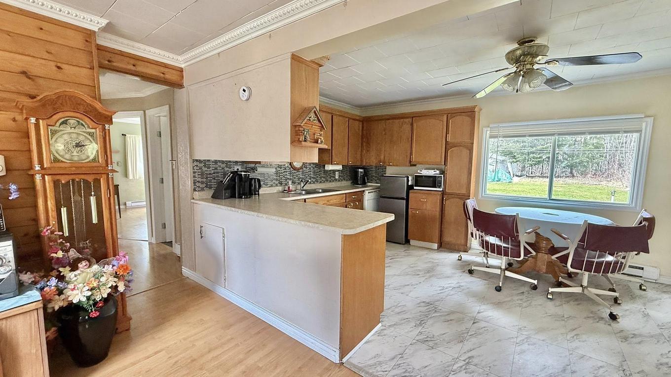 1637 Highway 595, Neebing, ON - Indoor Photo Showing Kitchen With Double Sink