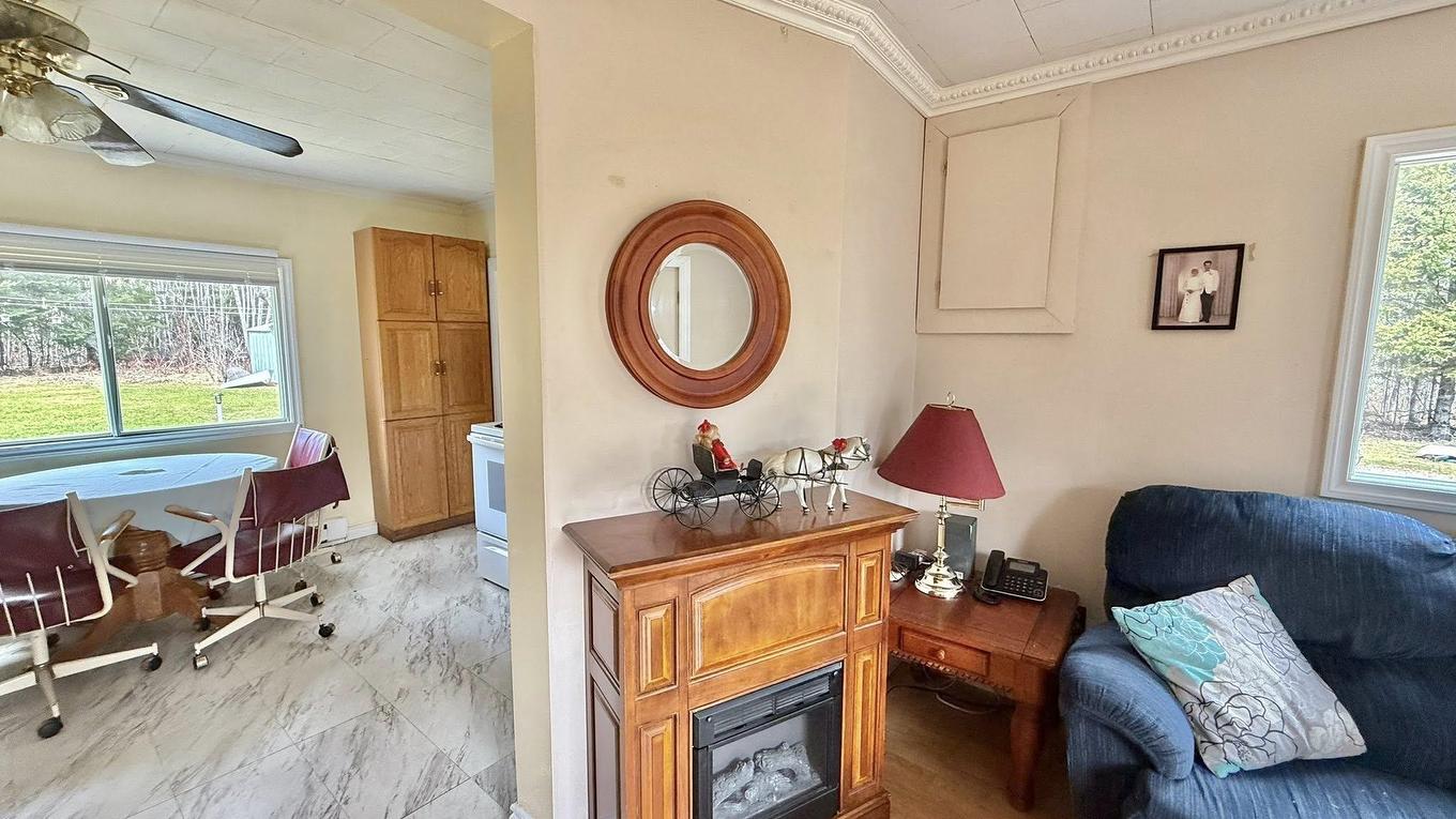 1637 Highway 595, Neebing, ON - Indoor With Fireplace