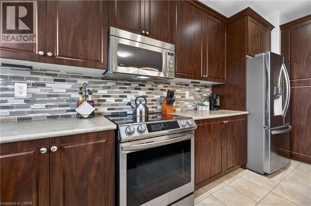 136 Whitwell Way, Binbrook, ON - Indoor Photo Showing Kitchen