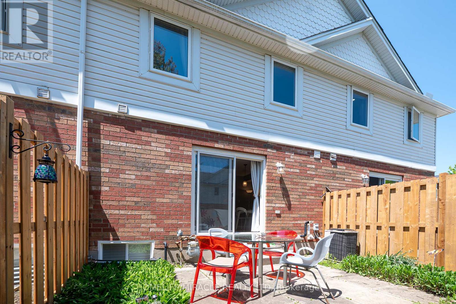 55 - 151 Clairfields Drive E, Guelph, ON