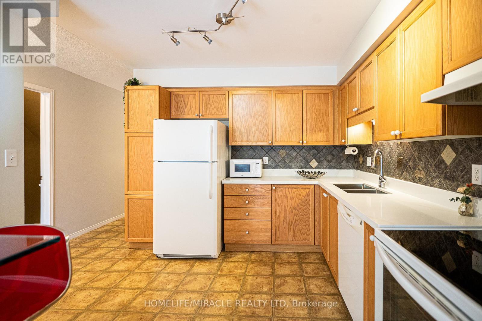 55 - 151 Clairfields Drive E, Guelph, ON