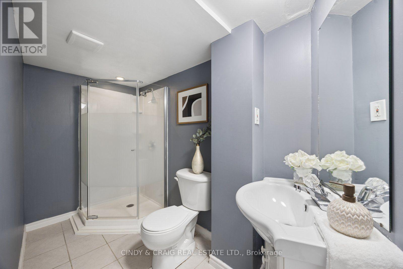 25 John Walter Crescent, Clarington, ON - Indoor Photo Showing Bathroom