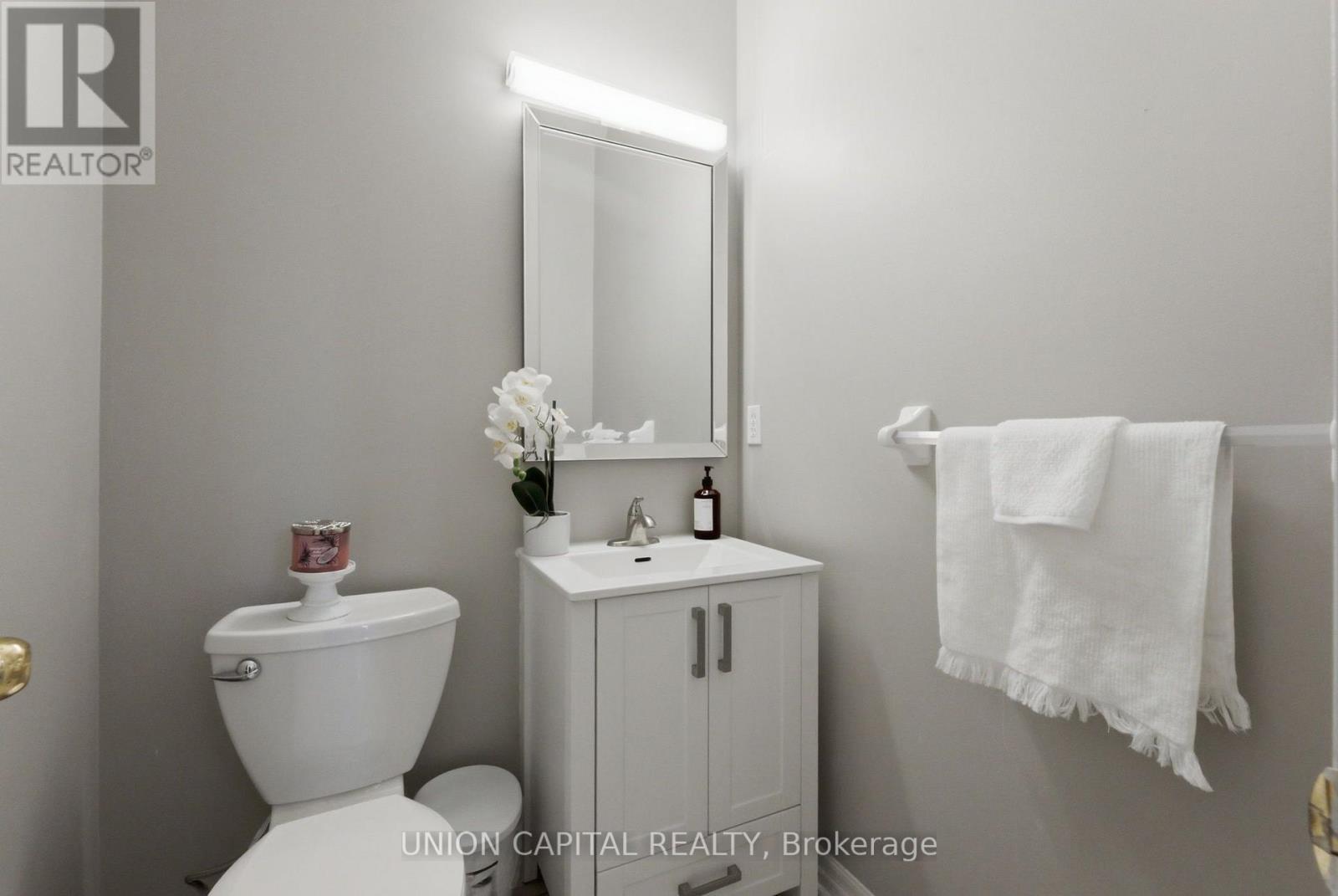 POWDER ROOM (MAIN) - 33 Eakin Mill Road, Markham, ON - Indoor Photo Showing Bathroom