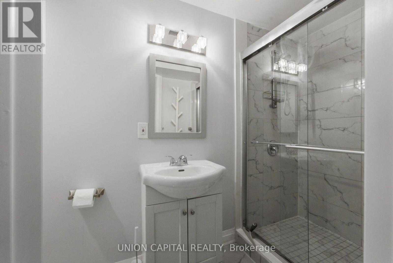 BASEMENT SUITE, BATHROOM - 33 Eakin Mill Road, Markham, ON - Indoor Photo Showing Bathroom