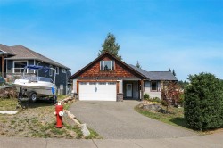 2712 Rydal Ave Cumberland, BC V0R 1S0
