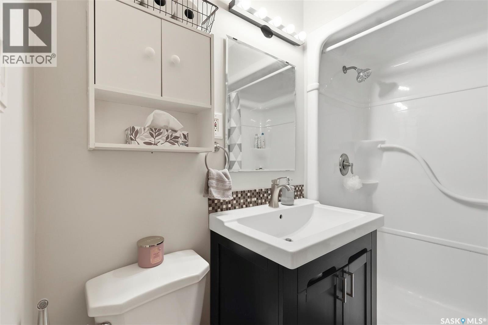1023 2Nd Street E, Saskatoon, SK - Indoor Photo Showing Bathroom