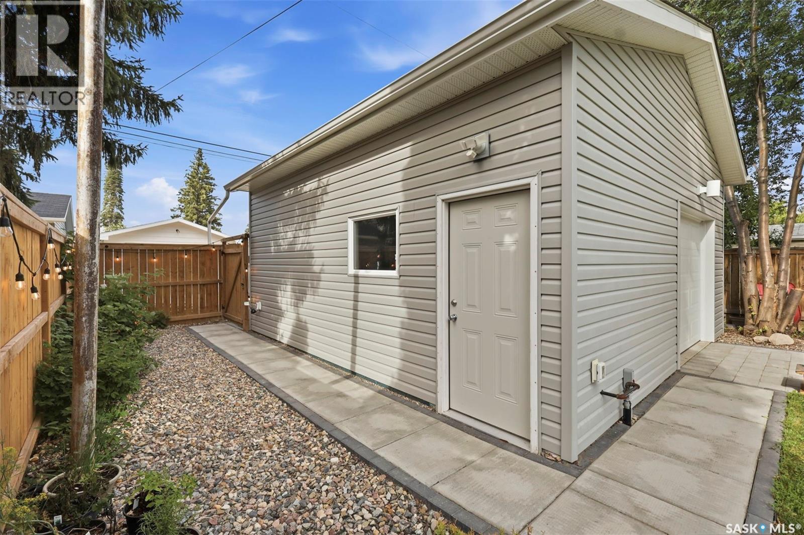 1023 2Nd Street E, Saskatoon, SK - Outdoor