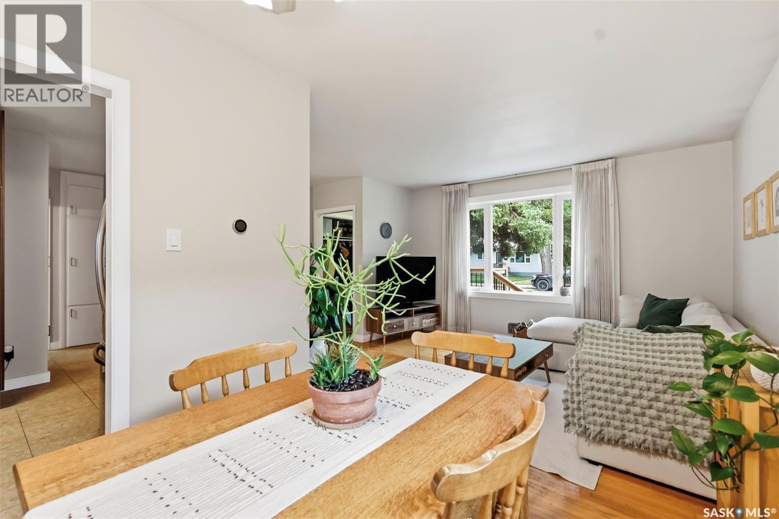1023 2Nd Street E, Saskatoon, SK - Indoor Photo Showing Dining Room