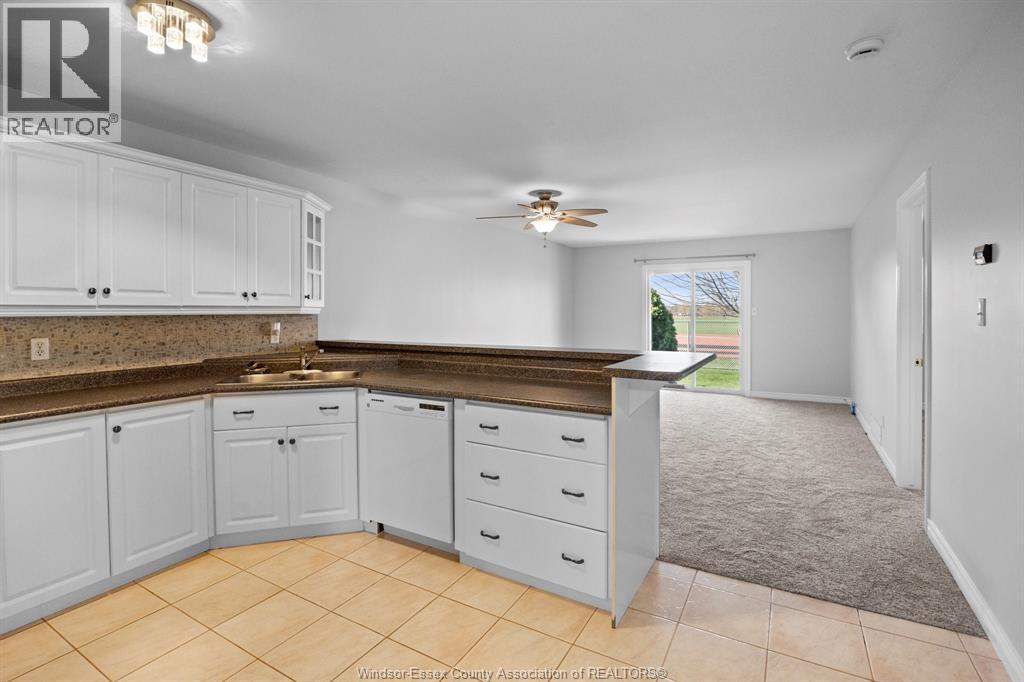 619 Rodfam, Windsor, ON - Indoor Photo Showing Kitchen