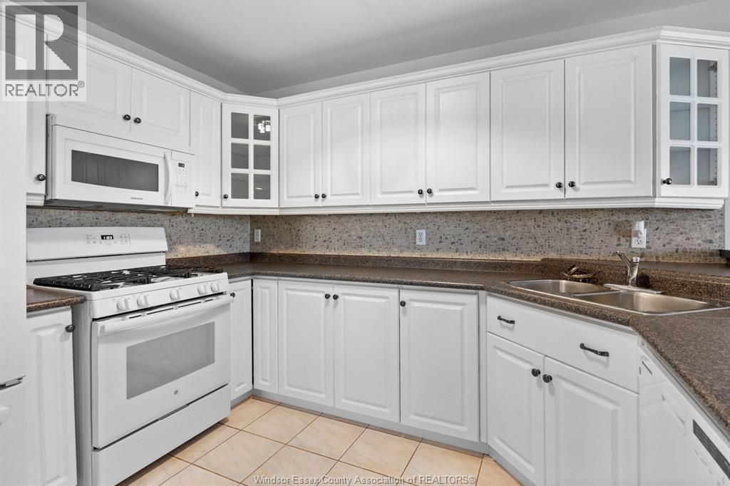 619 Rodfam, Windsor, ON - Indoor Photo Showing Kitchen With Double Sink