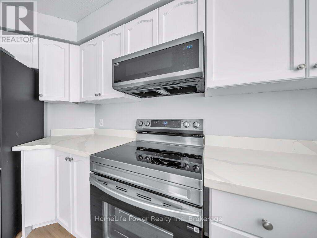 39 Reistview Street, Kitchener, ON - Indoor Photo Showing Kitchen