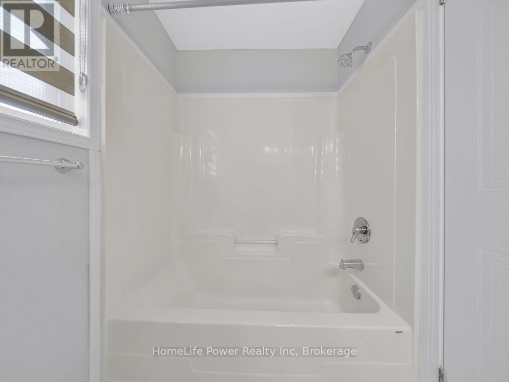 39 Reistview Street, Kitchener, ON - Indoor Photo Showing Bathroom