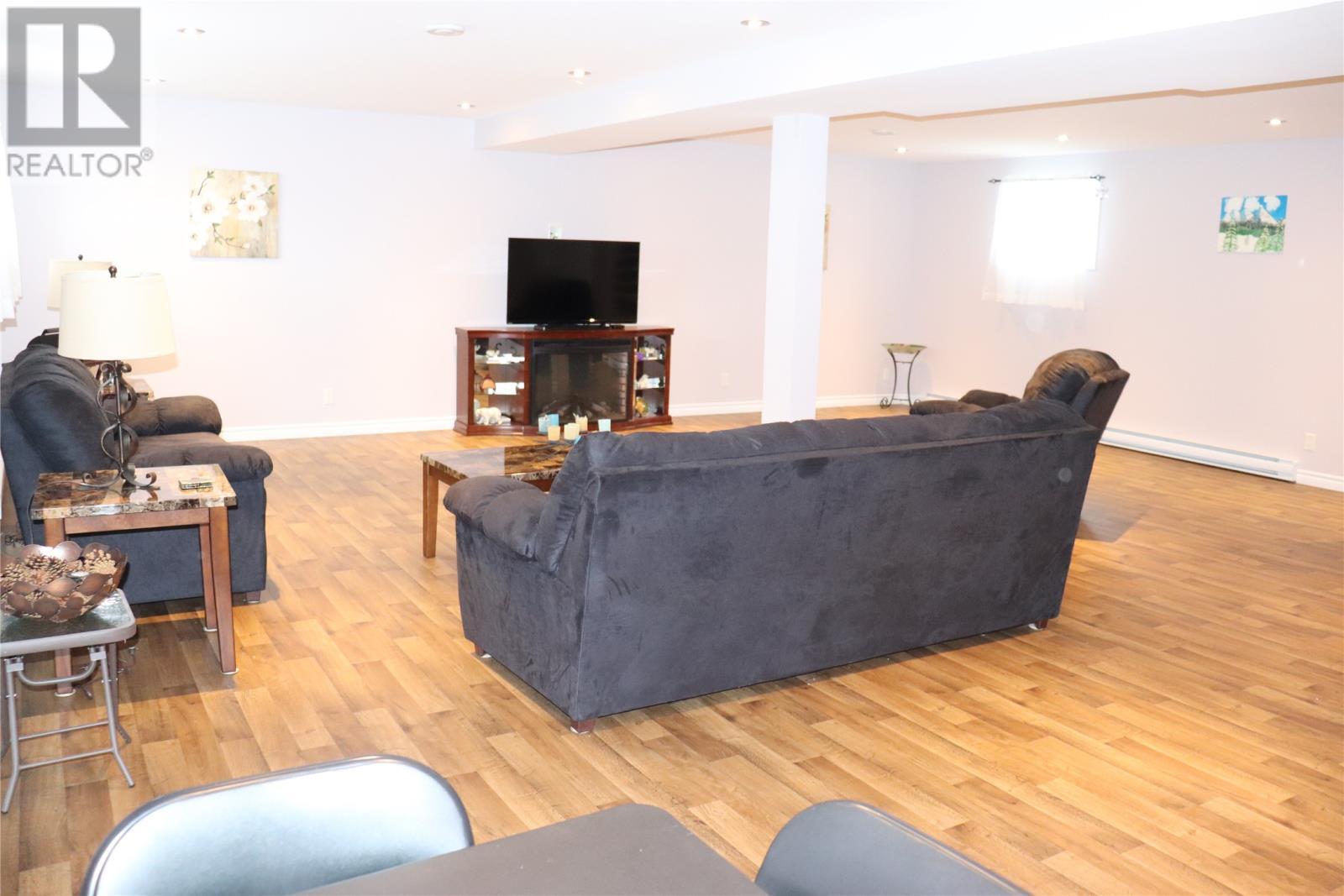 68 Main Road, Cold Brook, NL - Indoor Photo Showing Living Room