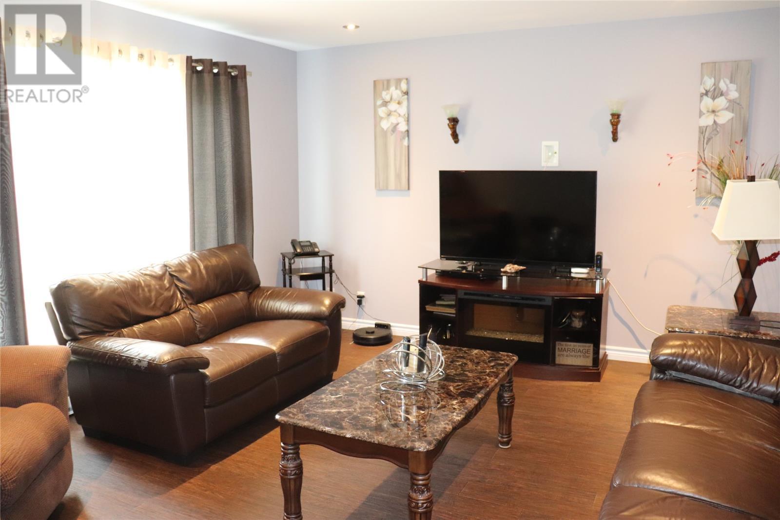 68 Main Road, Cold Brook, NL - Indoor Photo Showing Living Room