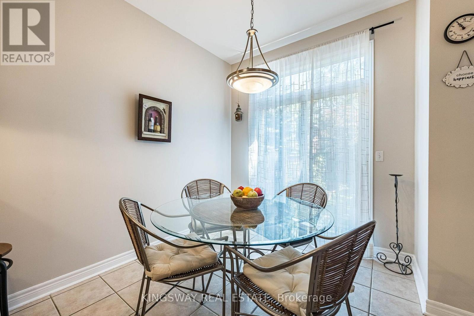 3598 Fountain Park Avenue, Mississauga, ON - Indoor Photo Showing Dining Room