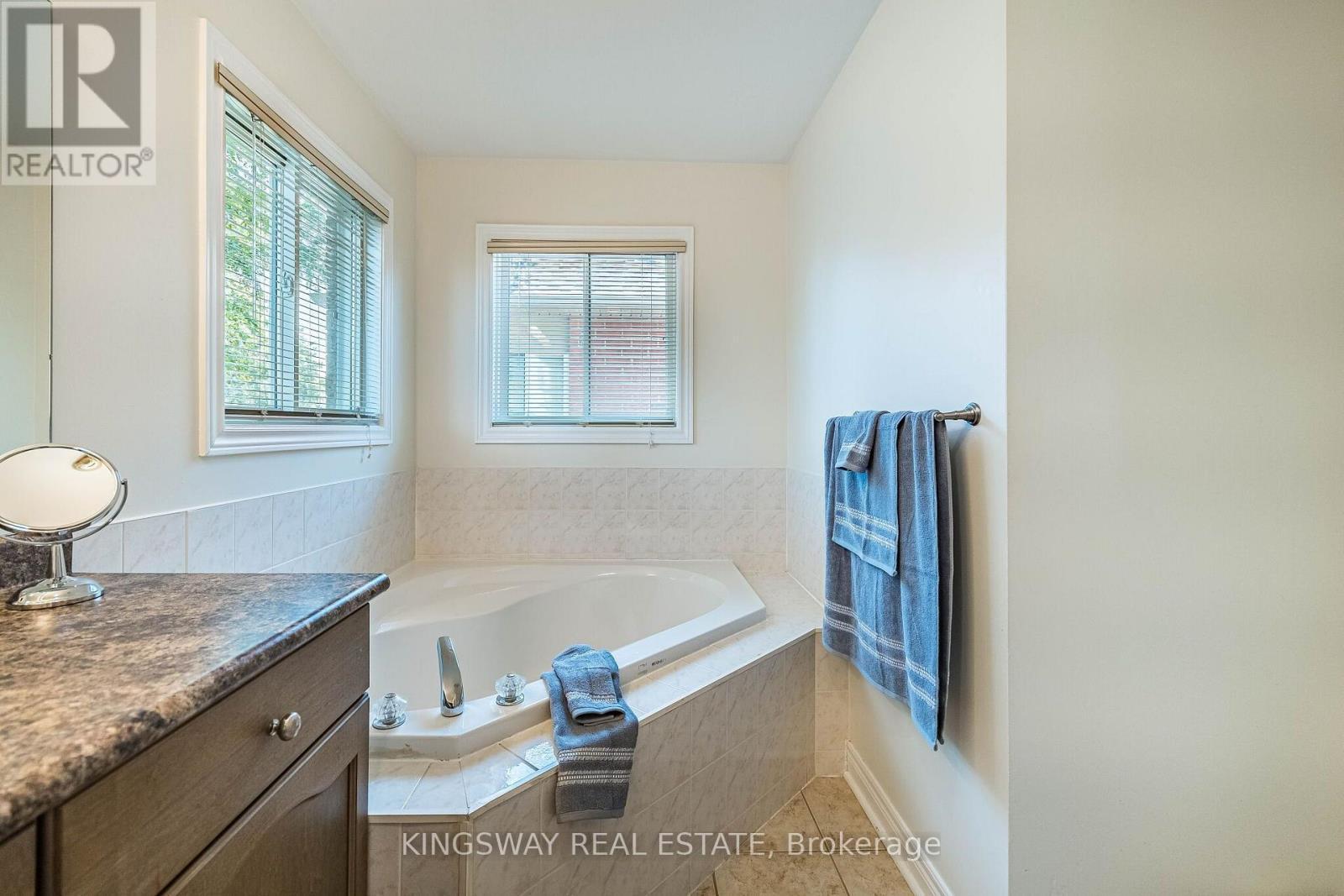 3598 Fountain Park Avenue, Mississauga, ON - Indoor Photo Showing Bathroom