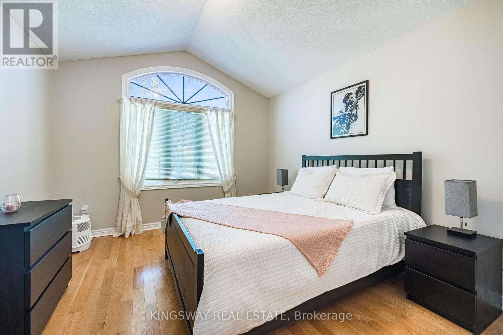 3598 Fountain Park Avenue, Mississauga, ON - Indoor Photo Showing Bedroom