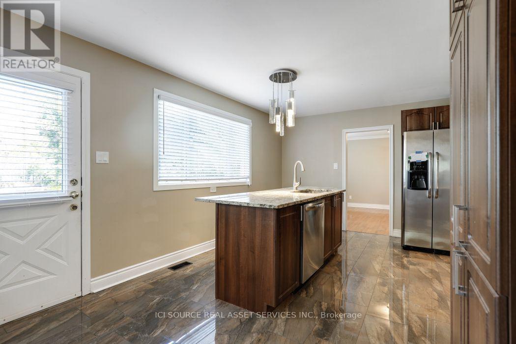 1371 Kilborn Avenue, Ottawa, ON - Indoor Photo Showing Kitchen