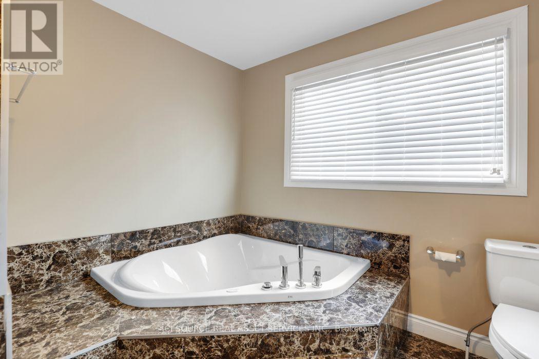 1371 Kilborn Avenue, Ottawa, ON - Indoor Photo Showing Bathroom