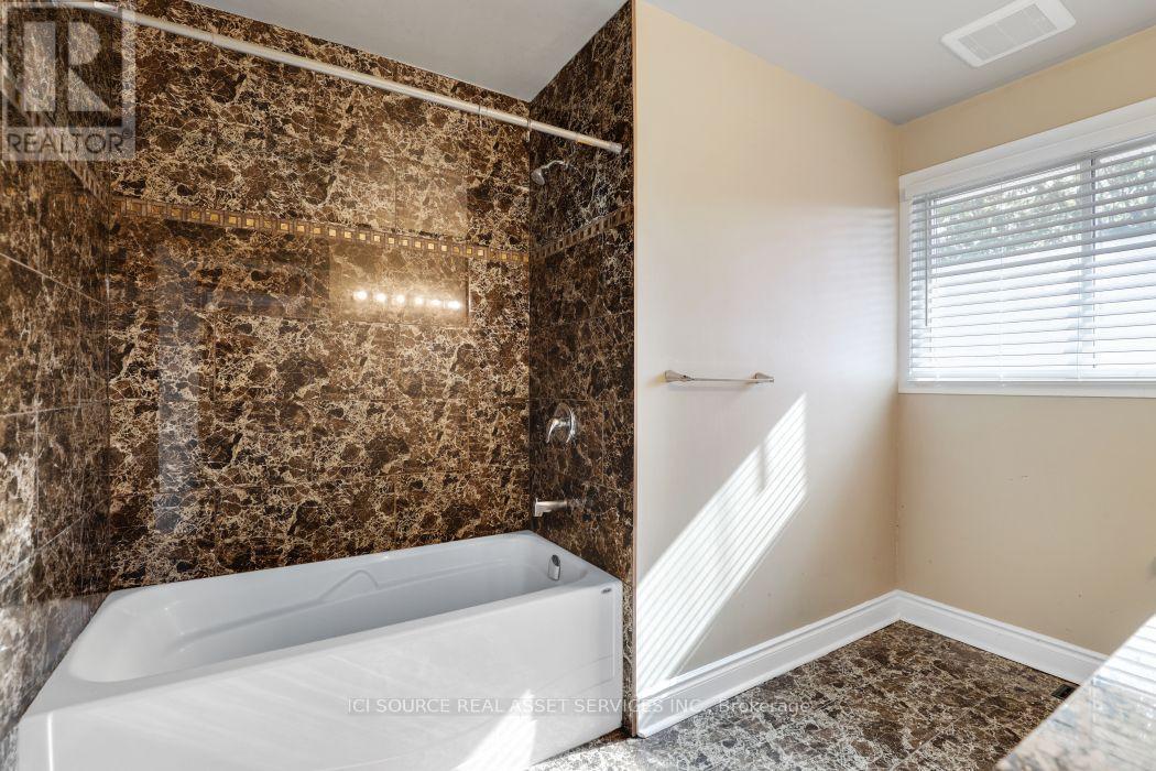 1371 Kilborn Avenue, Ottawa, ON - Indoor Photo Showing Bathroom