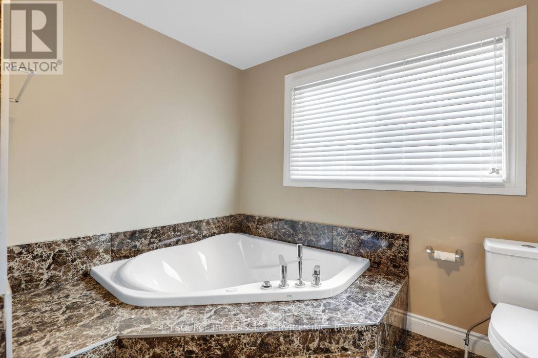 1371 Kilborn Avenue, Ottawa, ON - Indoor Photo Showing Bathroom
