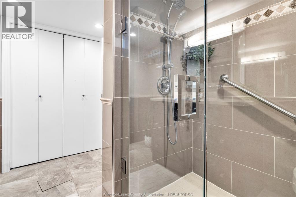 465 Christopher, Windsor, ON - Indoor Photo Showing Bathroom