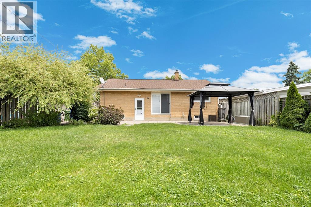 465 Christopher, Windsor, ON - Outdoor