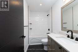 Upper Level 4 Pc Bath - 