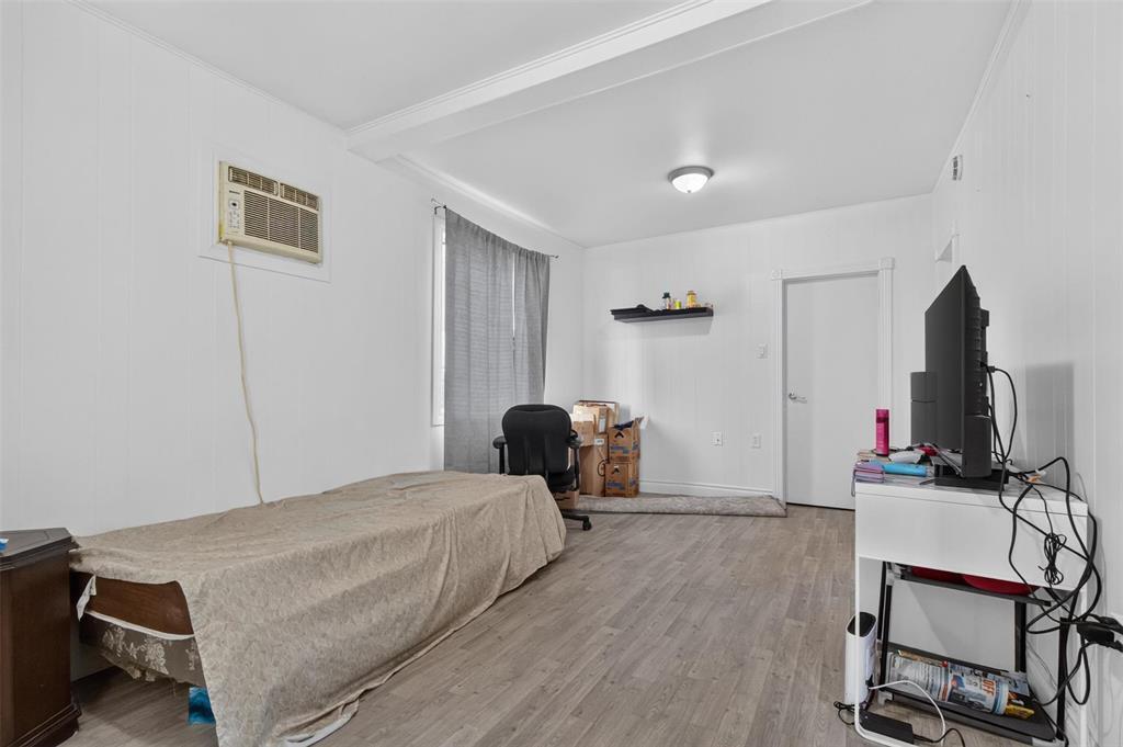 712 Martin Avenue E, Winnipeg, MB - Indoor Photo Showing Bedroom