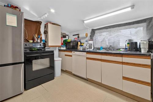 389 Harbison Avenue W, Winnipeg, MB - Indoor Photo Showing Kitchen