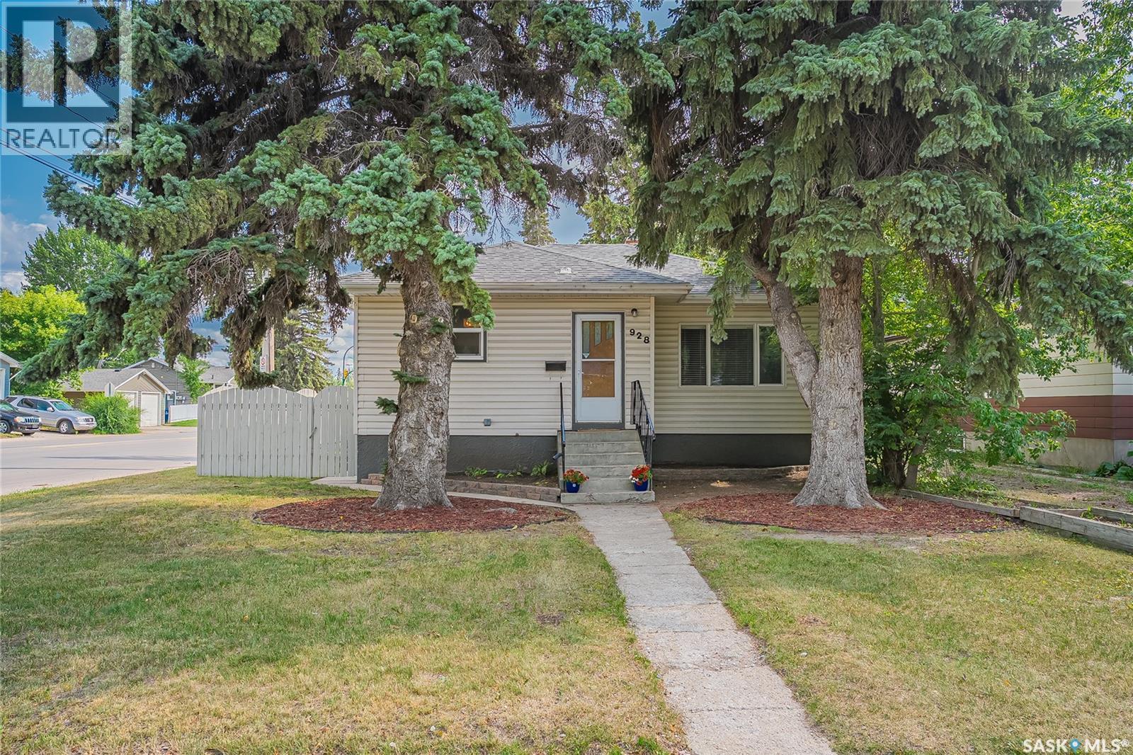 928 1St Street E, Saskatoon, SK - Outdoor