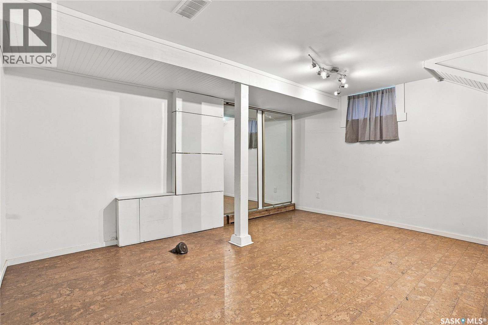 928 1St Street E, Saskatoon, SK - Indoor Photo Showing Other Room
