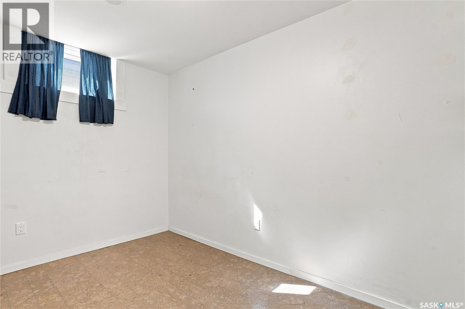 928 1St Street E, Saskatoon, SK - Indoor Photo Showing Other Room