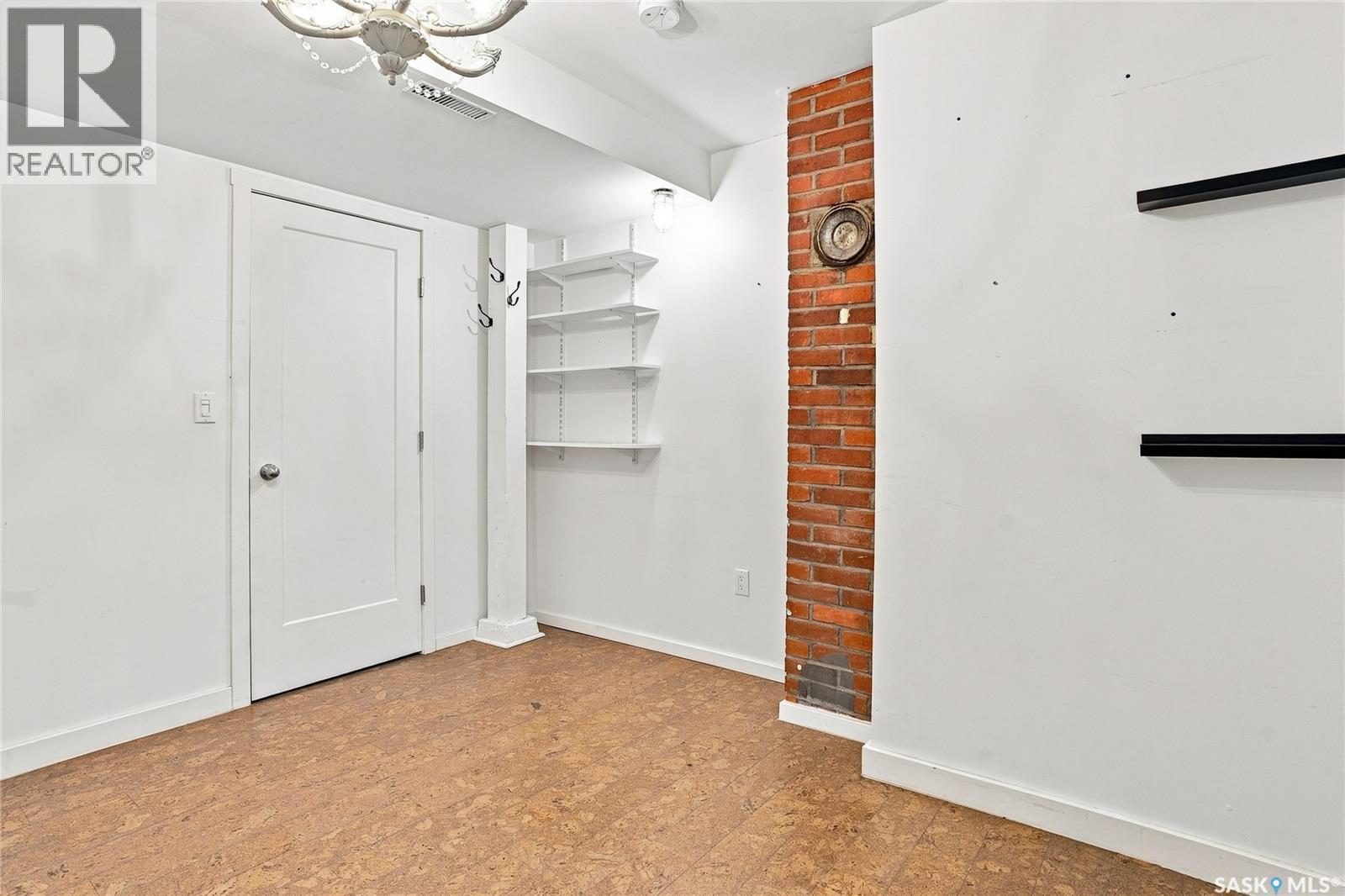 928 1St Street E, Saskatoon, SK - Indoor Photo Showing Other Room