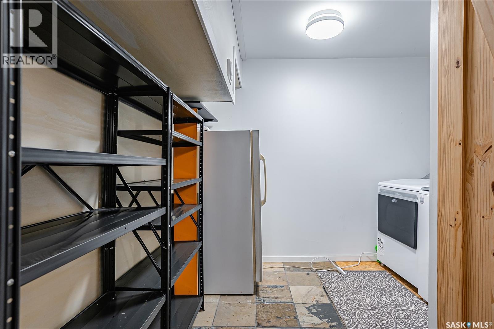 928 1St Street E, Saskatoon, SK - Indoor