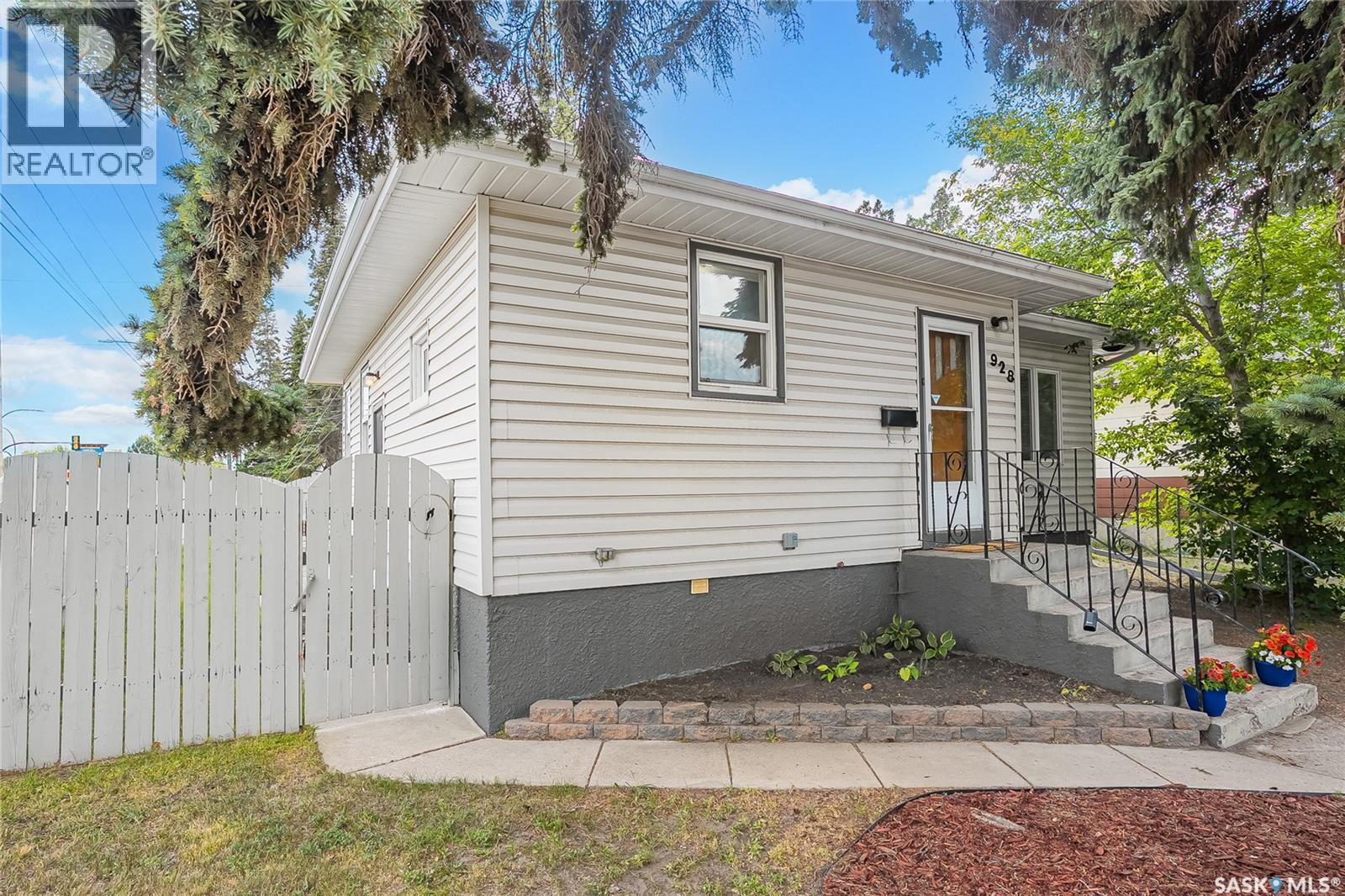 928 1St Street E, Saskatoon, SK - Outdoor