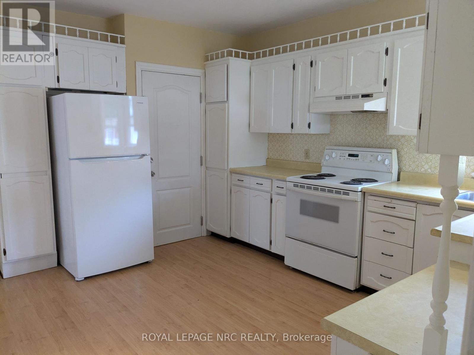 Eat in Kitchen - Upper - 187 Neff Street, Port Colborne (Main Street), ON - Indoor Photo Showing Kitchen