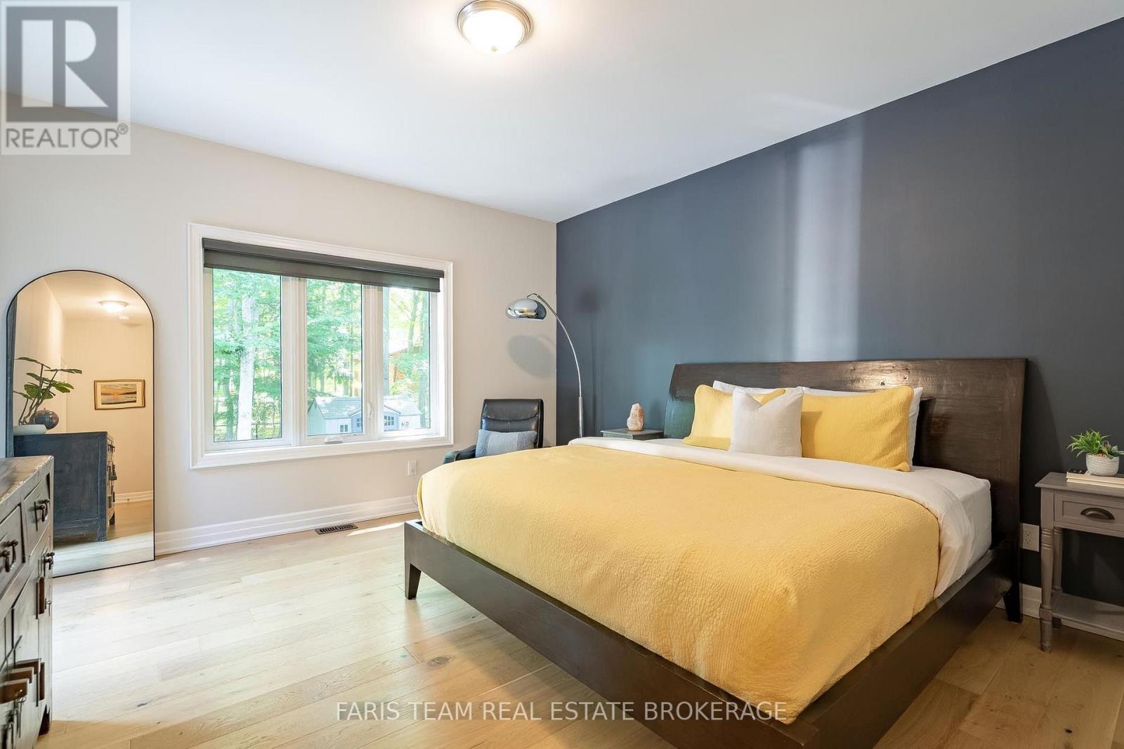 41 Tall Pines Drive, Tiny, ON - Indoor Photo Showing Bedroom
