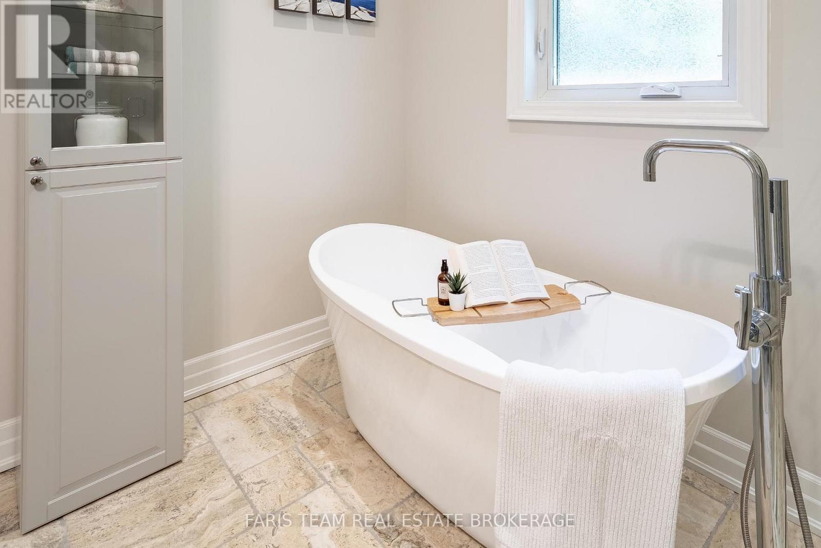 41 Tall Pines Drive, Tiny, ON - Indoor Photo Showing Bathroom