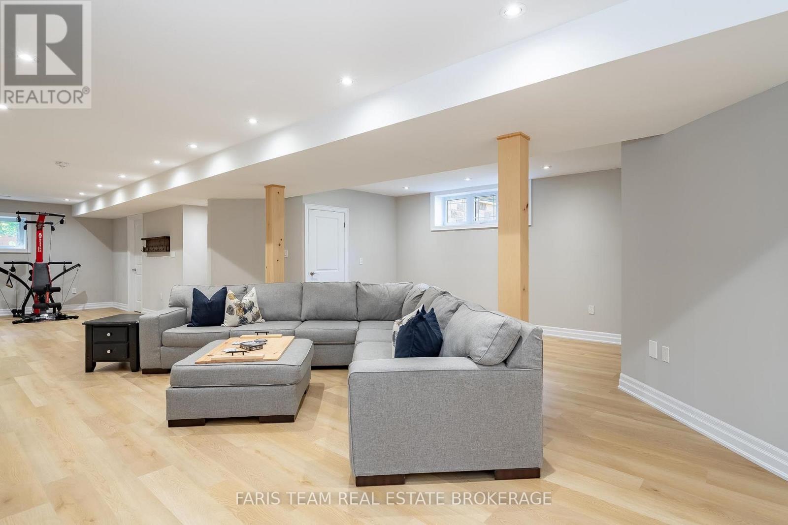 41 Tall Pines Drive, Tiny, ON - Indoor