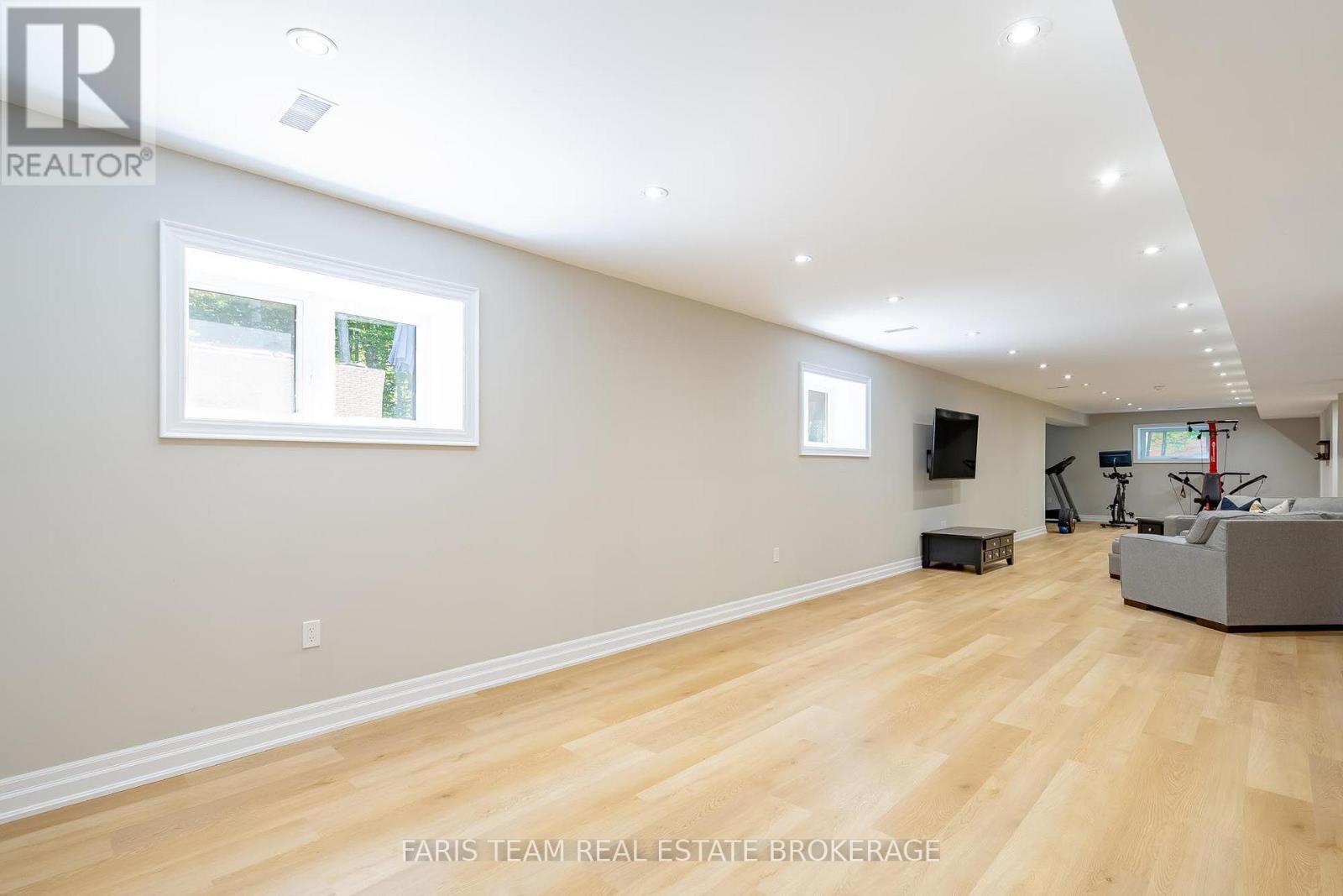 41 Tall Pines Drive, Tiny, ON - Indoor