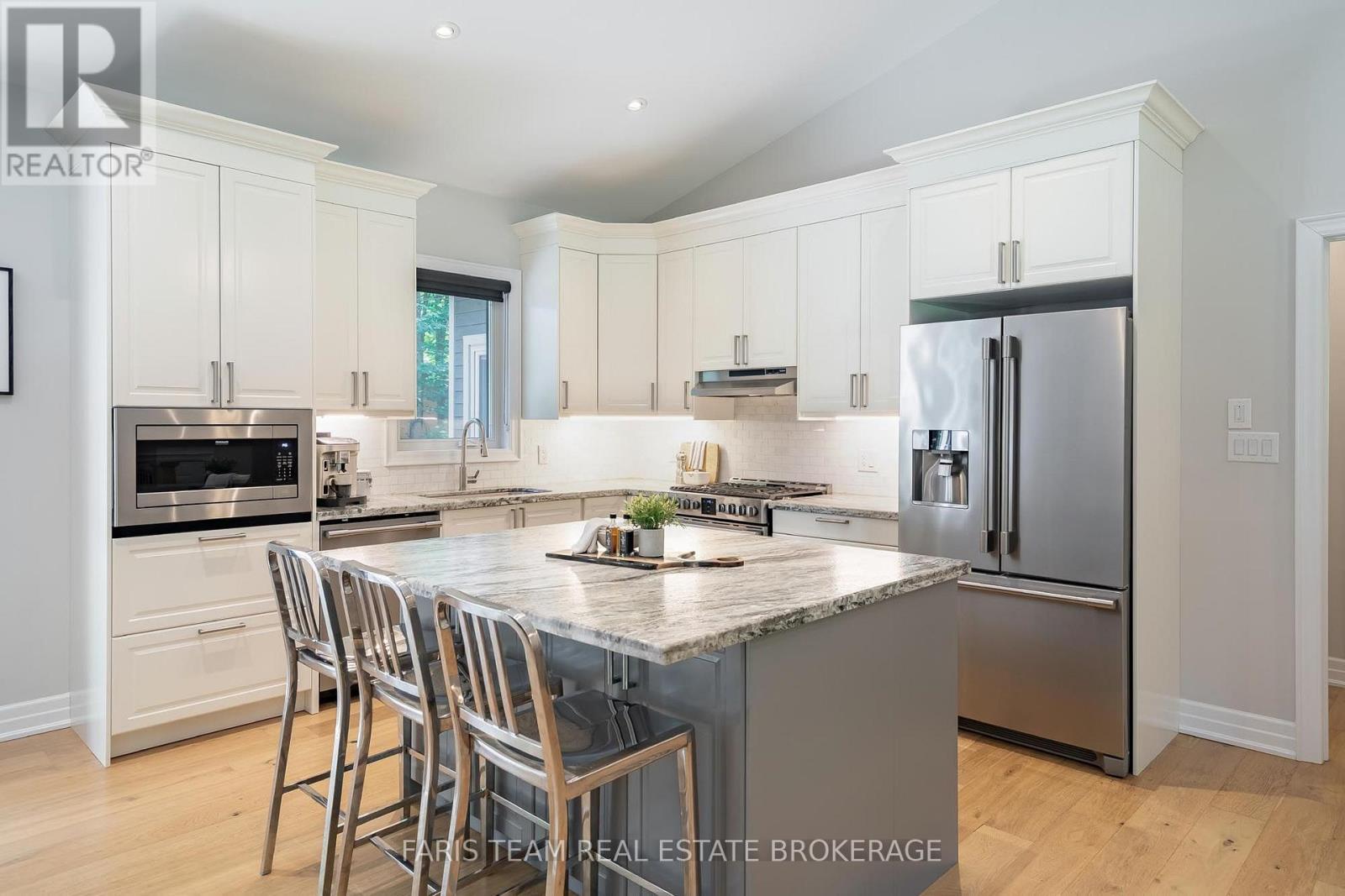 41 Tall Pines Drive, Tiny, ON - Indoor Photo Showing Kitchen With Upgraded Kitchen