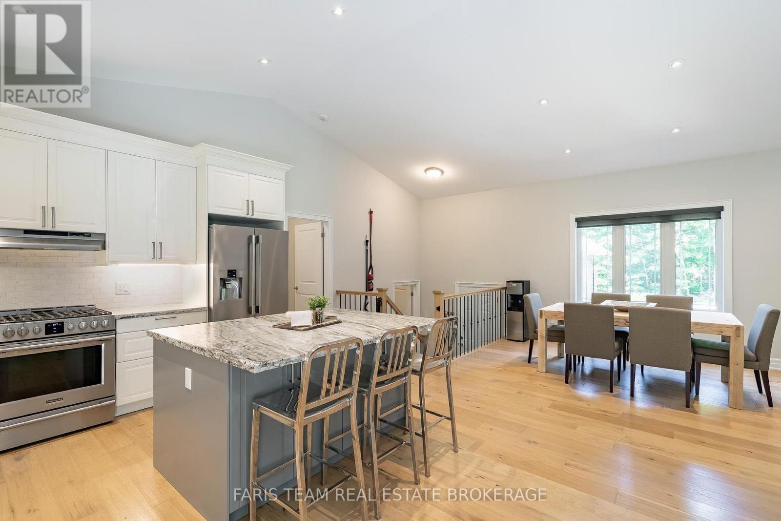 41 Tall Pines Drive, Tiny, ON - Indoor Photo Showing Kitchen With Upgraded Kitchen